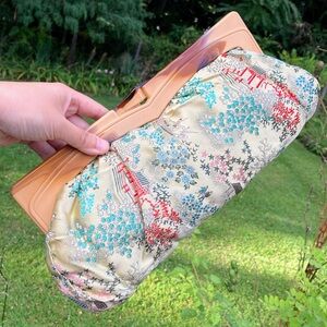 Vintage 1970s Gold Asian Print Silk Kiss Closure Clasp Clutch Bag 7”x12”